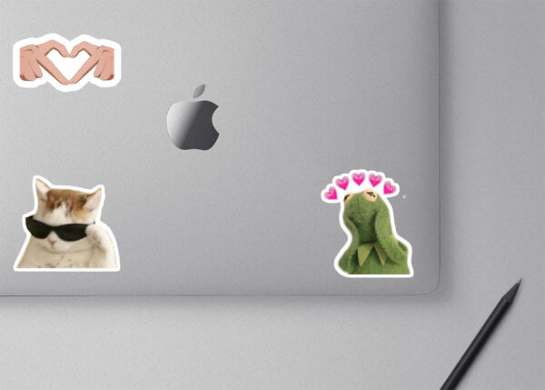 close laptop mockup(cool+frog+heart)